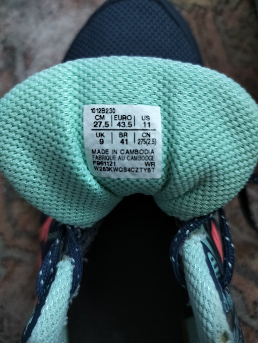EUC ASICS Gel Venture Navy Sneakers with Mint and Pink Accents Men 11/Women 12.5 - Picture 2 of 9